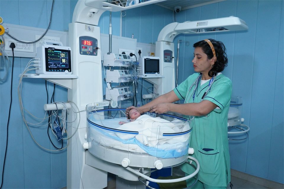 Neonatal intensive care and monitoring setup